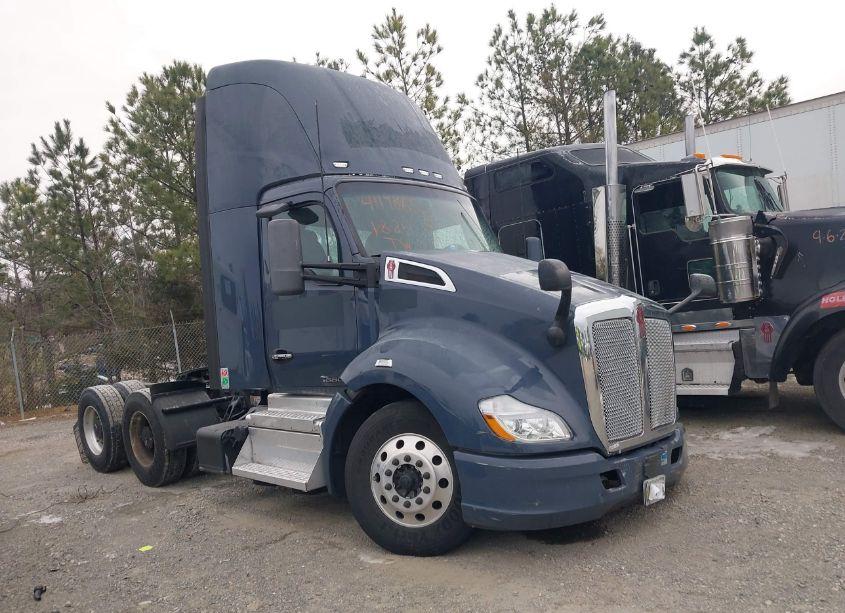 Photo 13 of 2020 Kenworth T680 (VIN 1XKYDP9X4LJ407578)