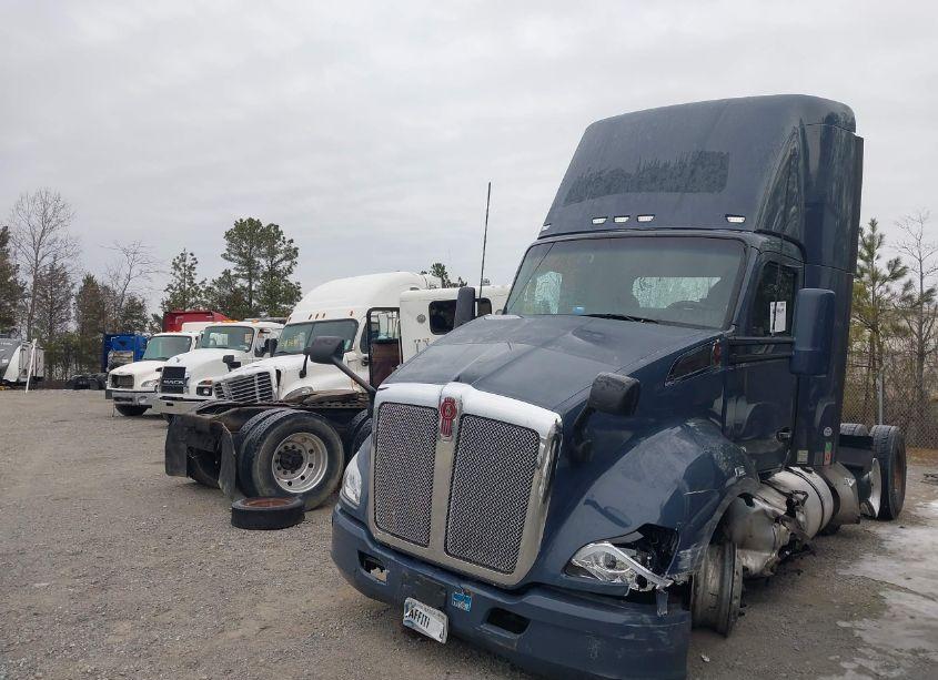 Photo 14 of 2020 Kenworth T680 (VIN 1XKYDP9X4LJ407578)