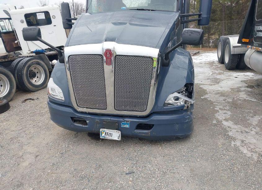 Photo 9 of 2020 Kenworth T680 (VIN 1XKYDP9X4LJ407578)