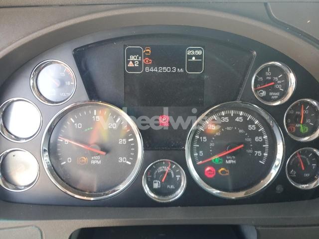 Photo 10 of 2018 KENWORTH T680 SEMI TRUCK (VIN 1XKYDP9X5JJ192421)