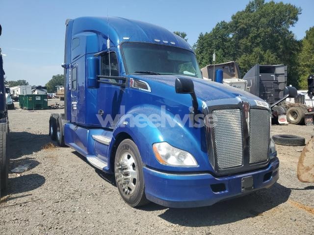 Photo 2 of 2018 KENWORTH T680 SEMI TRUCK (VIN 1XKYDP9X5JJ192421)
