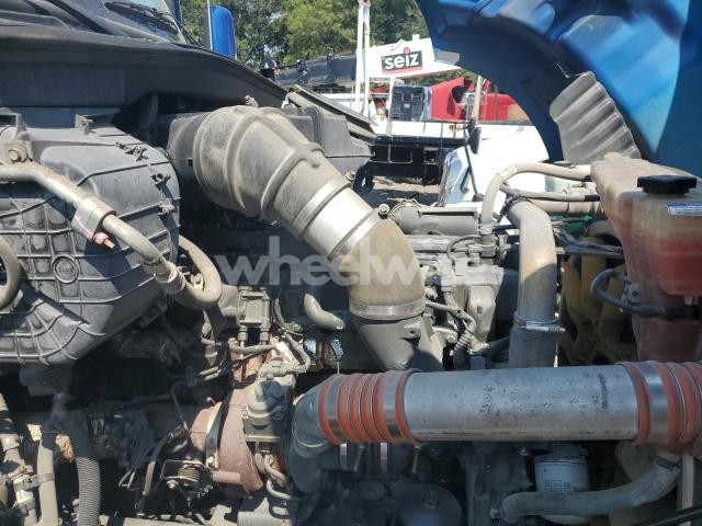 Photo 5 of 2018 KENWORTH T680 SEMI TRUCK (VIN 1XKYDP9X5JJ192421)