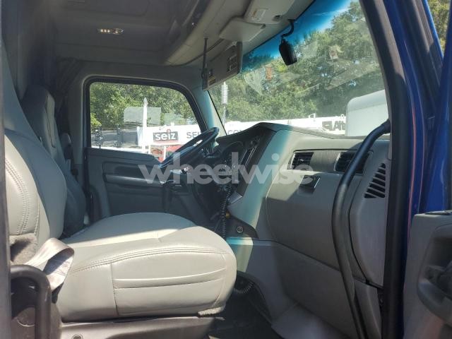 Photo 6 of 2018 KENWORTH T680 SEMI TRUCK (VIN 1XKYDP9X5JJ192421)