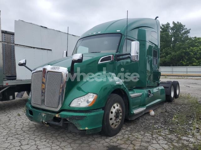 Photo 3 of 2018 KENWORTH T680 SEMI TRUCK (VIN 1XKYDP9X5JJ211730)