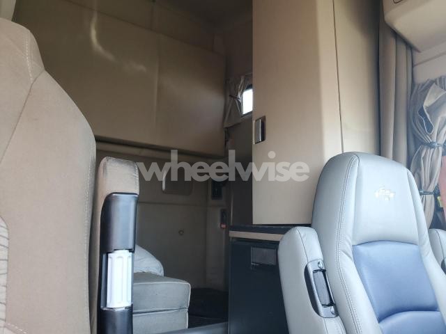 Photo 7 of 2018 KENWORTH T680 SEMI TRUCK (VIN 1XKYDP9X5JJ211730)