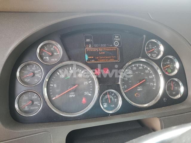 Photo 8 of 2018 KENWORTH T680 SEMI TRUCK (VIN 1XKYDP9X5JJ211730)