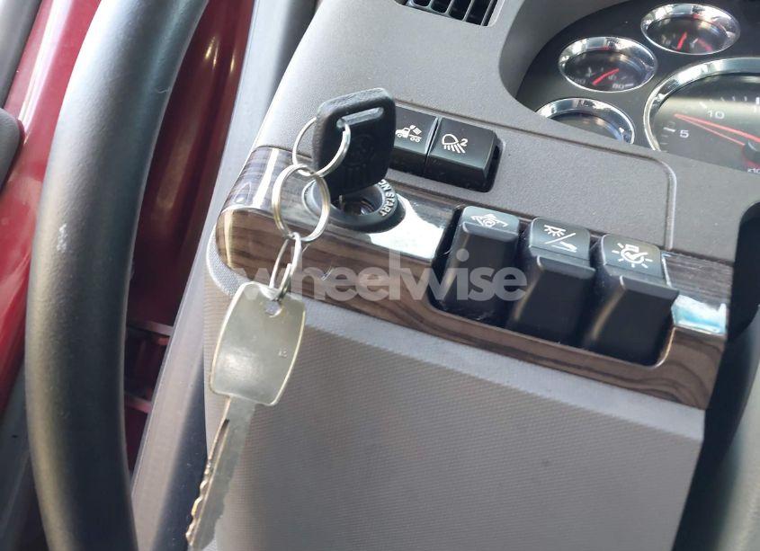 Photo 10 of 2015 Kenworth Construction T680 (VIN 1XKYDP9X6FJ445771)