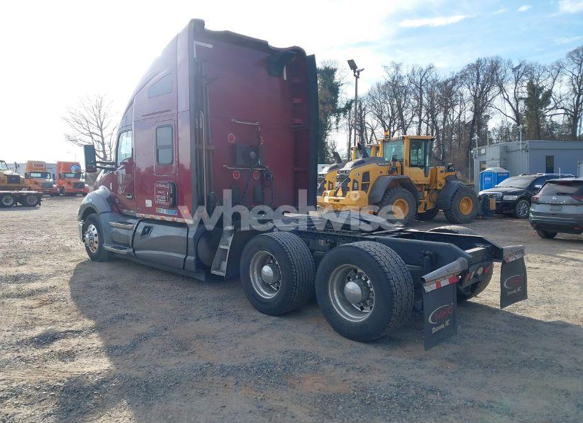 Photo 3 of 2015 Kenworth Construction T680 (VIN 1XKYDP9X6FJ445771)