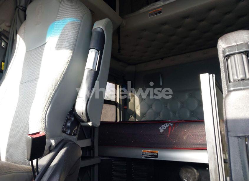 Photo 7 of 2015 Kenworth Construction T680 (VIN 1XKYDP9X6FJ445771)