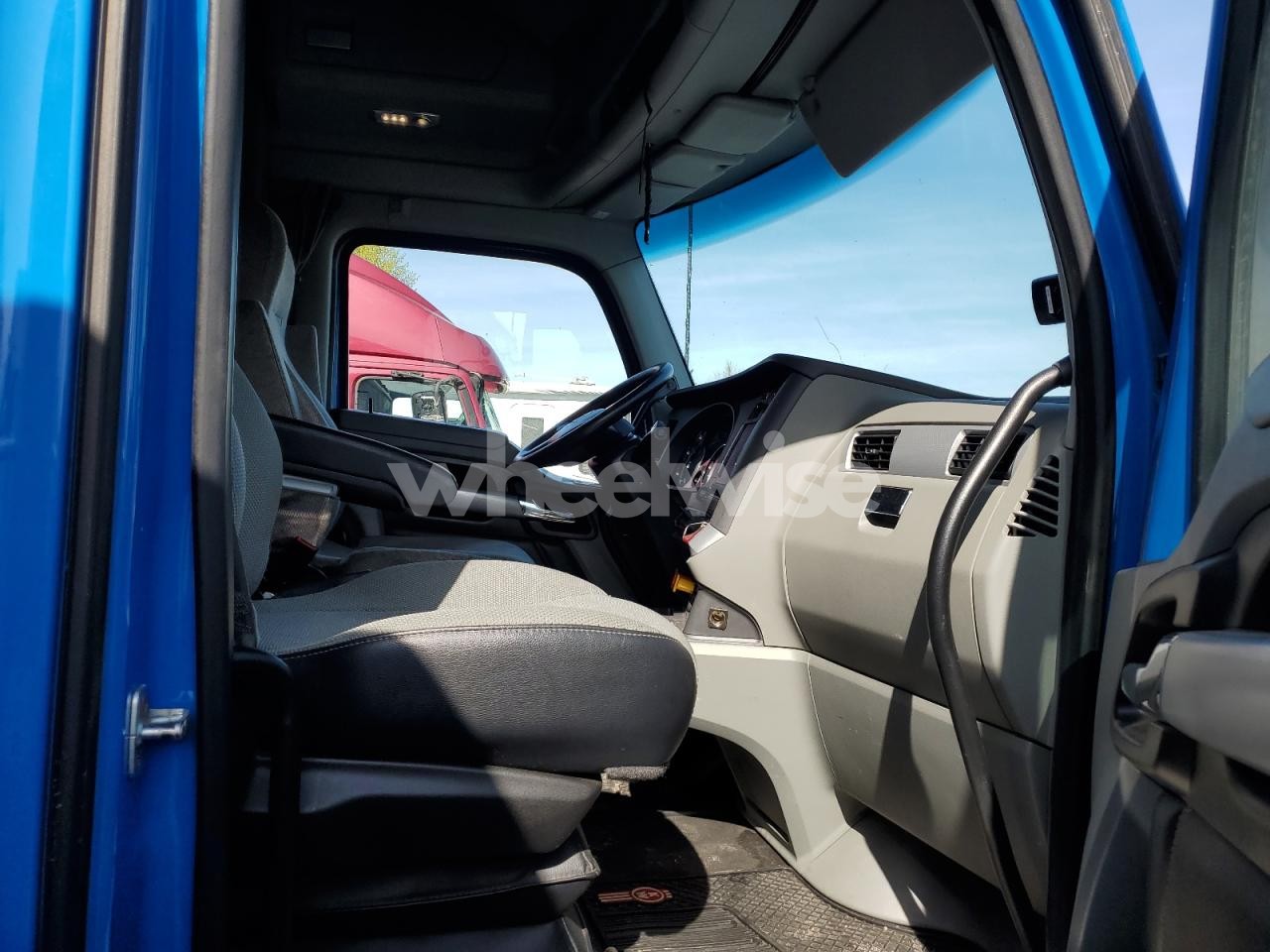 Photo 5 of 2020 KENWORTH T680 SEMI TRUCK (VIN 1XKYDP9X6LJ317395)