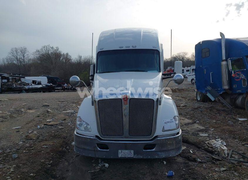 Photo 11 of 2015 Kenworth Construction T680 (VIN 1XKYDP9X7FJ432169)