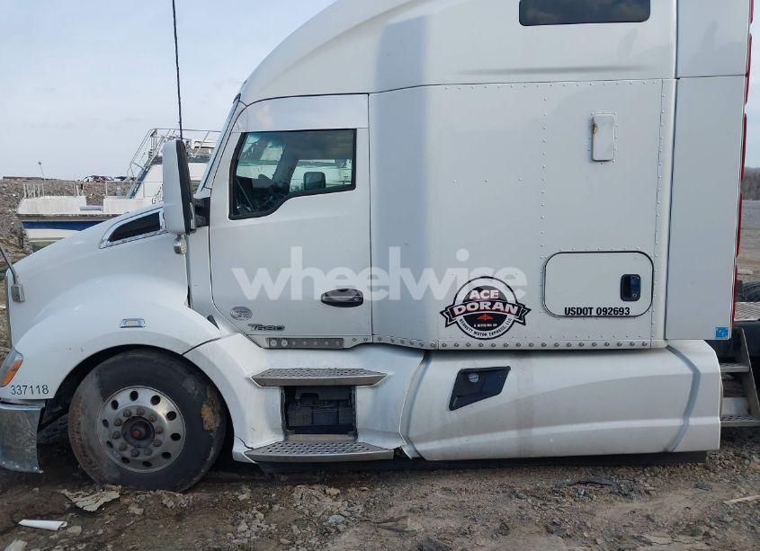 Photo 13 of 2015 Kenworth Construction T680 (VIN 1XKYDP9X7FJ432169)