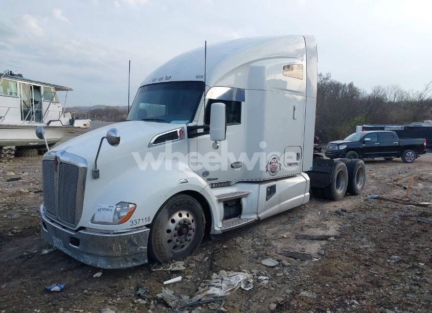 Photo 2 of 2015 Kenworth Construction T680 (VIN 1XKYDP9X7FJ432169)