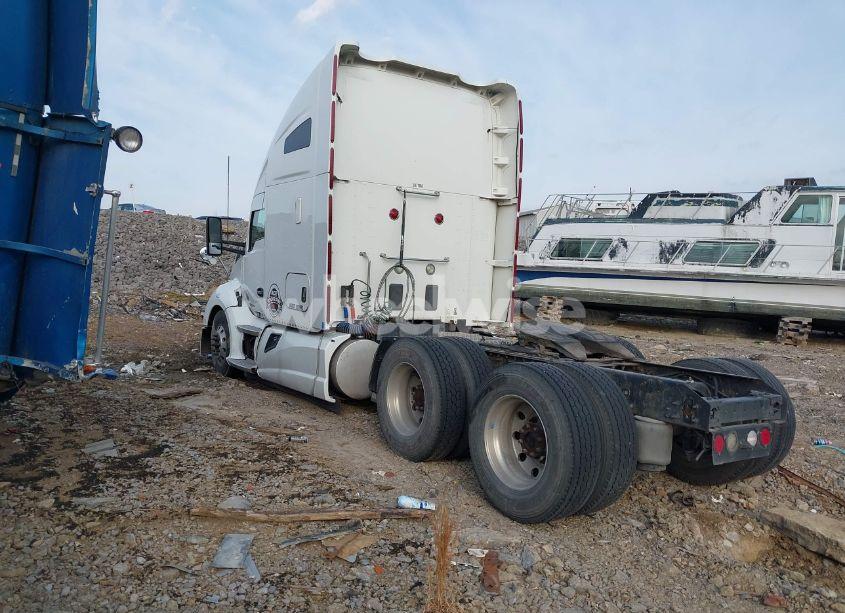 Photo 3 of 2015 Kenworth Construction T680 (VIN 1XKYDP9X7FJ432169)