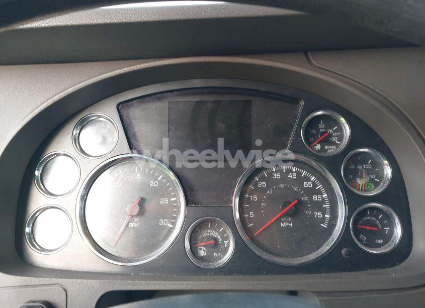 Photo 5 of 2015 Kenworth Construction T680 (VIN 1XKYDP9X7FJ432169)