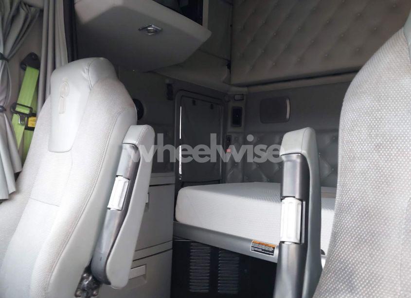 Photo 6 of 2015 Kenworth Construction T680 (VIN 1XKYDP9X7FJ432169)