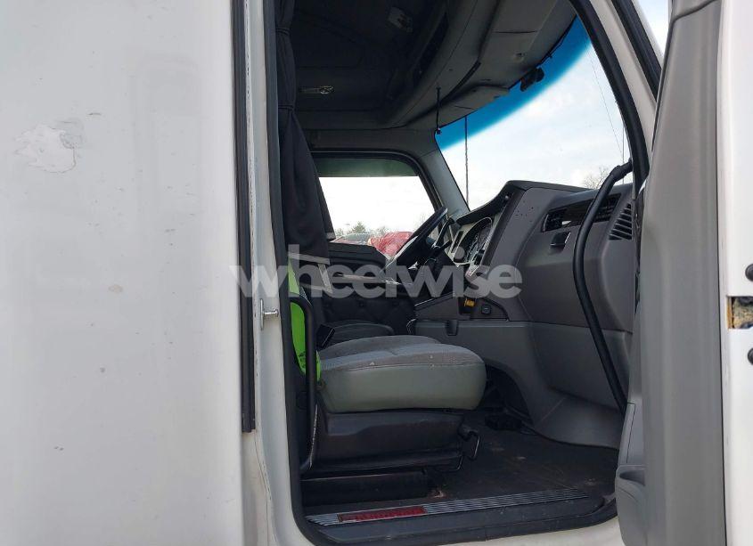 Photo 7 of 2015 Kenworth Construction T680 (VIN 1XKYDP9X7FJ432169)