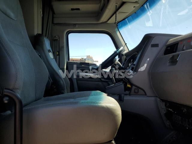 Photo 10 of 2016 KENWORTH T680 SEMI TRUCK (VIN 1XKYDP9X7GJ118202)