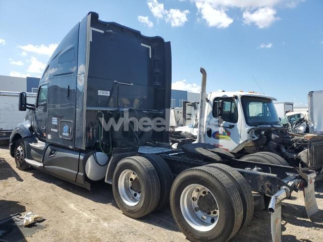 Photo 2 of 2016 KENWORTH T680 SEMI TRUCK (VIN 1XKYDP9X7GJ118202)