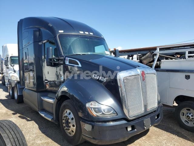 Photo 9 of 2016 KENWORTH T680 SEMI TRUCK (VIN 1XKYDP9X7GJ118202)