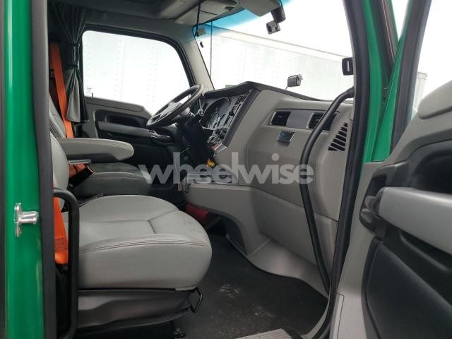 Photo 3 of 2020 KENWORTH T680 SEMI TRUCK (VIN 1XKYDP9X7LJ392395)