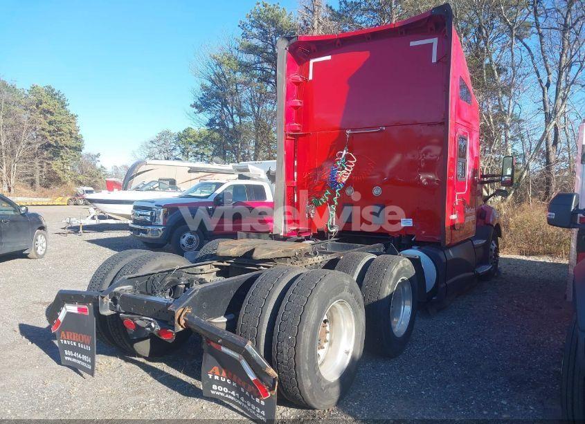 Photo 4 of 2017 Kenworth T680 (VIN 1XKYDP9X8HJ139111)