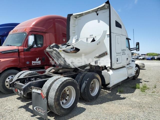 Photo 2 of 2018 KENWORTH CONSTRUCTION T680 (VIN 1XKYDP9X8JJ192767)
