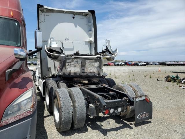 Photo 5 of 2018 KENWORTH CONSTRUCTION T680 (VIN 1XKYDP9X8JJ192767)