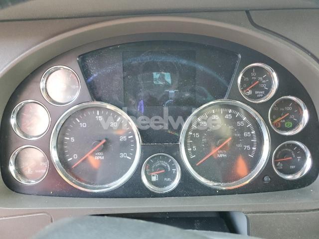 Photo 8 of 2018 KENWORTH CONSTRUCTION T680 (VIN 1XKYDP9X8JJ192767)