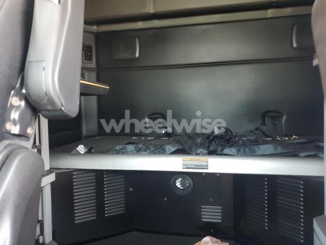 Photo 6 of 2022 KENWORTH T680 SEMI TRUCK (VIN 1XKYDP9X9NJ474812)