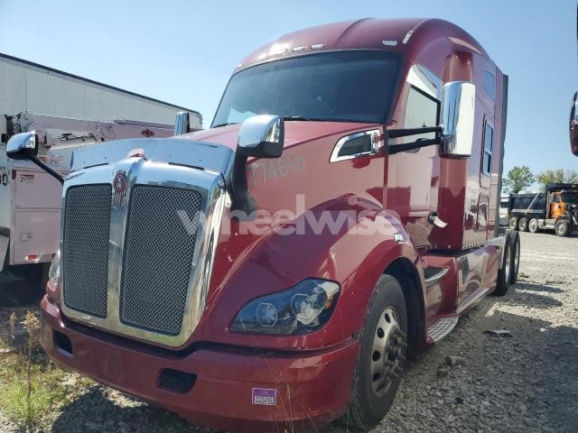 Photo 9 of 2017 KENWORTH T680 SEMI TRUCK (VIN 1XKYDP9XXHJ159182)