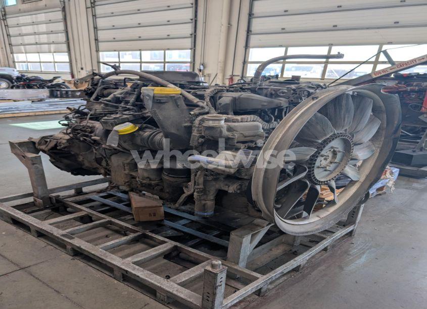 Photo 10 of 2020 Kenworth T680 (VIN 1XKYDP9XXLJ419072)