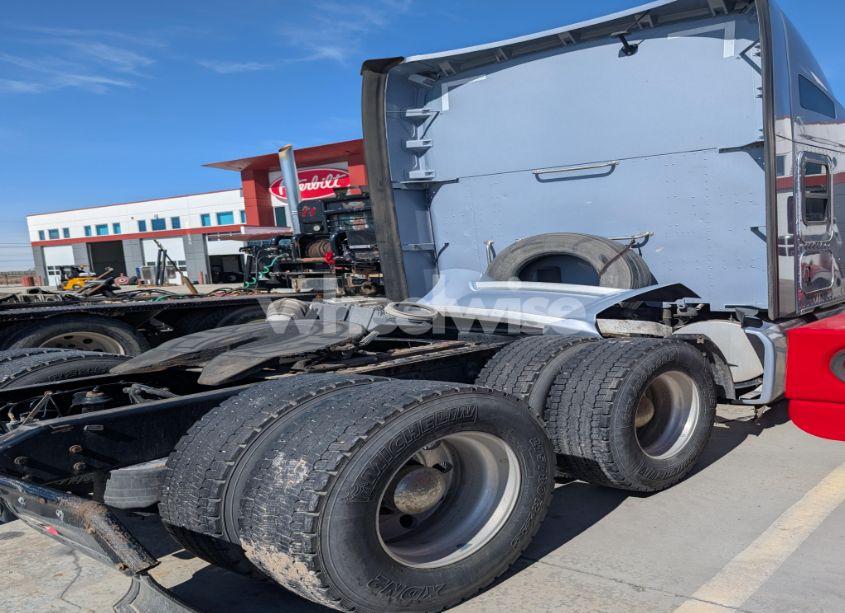 Photo 4 of 2020 Kenworth T680 (VIN 1XKYDP9XXLJ419072)