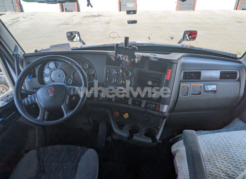 Photo 5 of 2020 Kenworth T680 (VIN 1XKYDP9XXLJ419072)