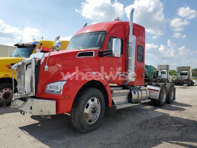 2018 KENWORTH T880 SEMI TRUCK (VIN 1XKZD49X0JJ221665) main photo