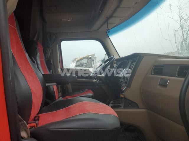 Photo 2 of 2018 KENWORTH T880 SEMI TRUCK (VIN 1XKZD49X0JJ221665)