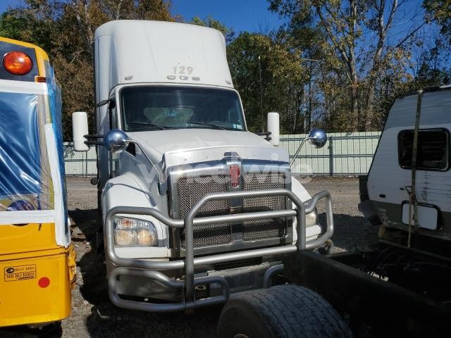 Photo 2 of 2015 KENWORTH T880 SEMI TRUCK (VIN 1XKZD49X6FJ423210)