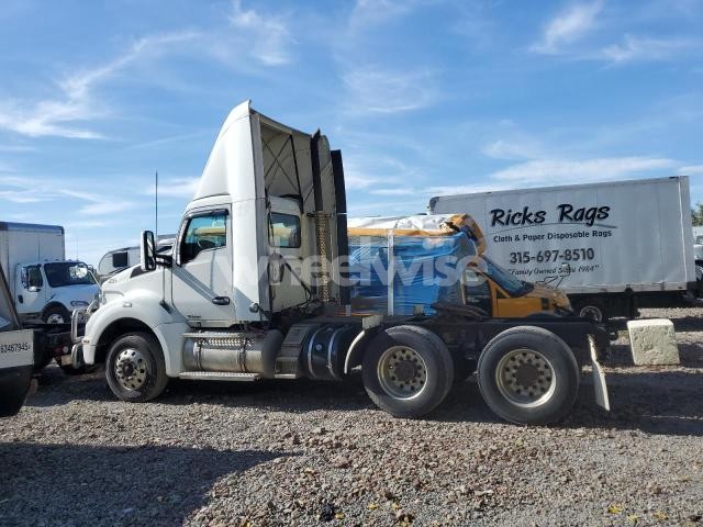 Photo 6 of 2015 KENWORTH T880 SEMI TRUCK (VIN 1XKZD49X6FJ423210)