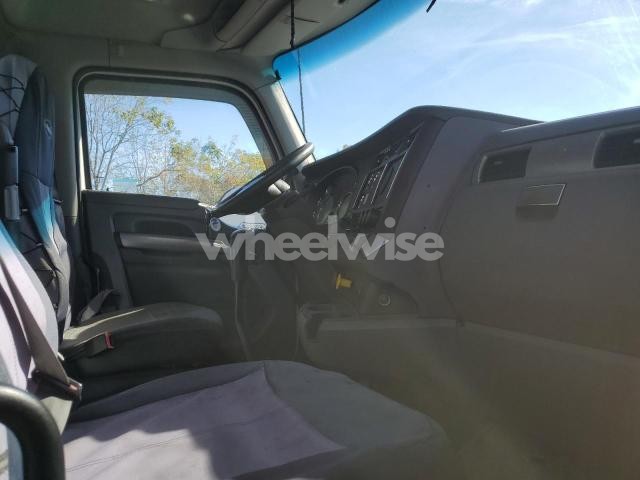 Photo 9 of 2015 KENWORTH T880 SEMI TRUCK (VIN 1XKZD49X6FJ423210)