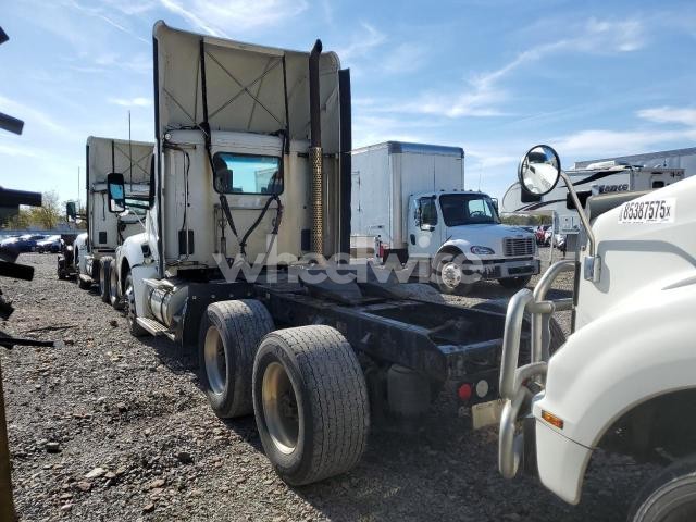 2015 KENWORTH T880 SEMI TRUCK (VIN 1XKZD49X6FJ461892) main photo
