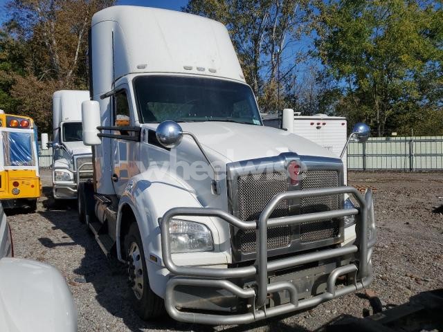 Photo 10 of 2015 KENWORTH T880 SEMI TRUCK (VIN 1XKZD49X6FJ461892)