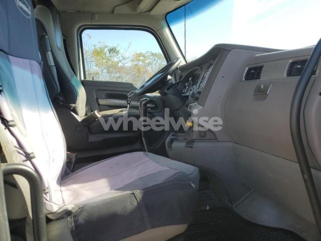 Photo 5 of 2015 KENWORTH T880 SEMI TRUCK (VIN 1XKZD49X6FJ461892)