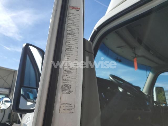 Photo 6 of 2015 KENWORTH T880 SEMI TRUCK (VIN 1XKZD49X6FJ461892)