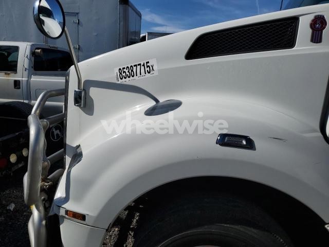 Photo 8 of 2015 KENWORTH T880 SEMI TRUCK (VIN 1XKZD49X6FJ461892)