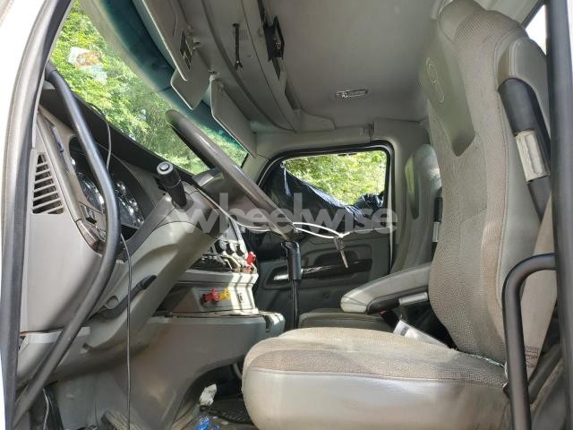 2016 KENWORTH T880 SEMI TRUCK (VIN 1XKZD49X6GJ481920) main photo