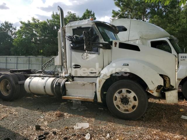 Photo 2 of 2016 KENWORTH T880 SEMI TRUCK (VIN 1XKZD49X6GJ481920)