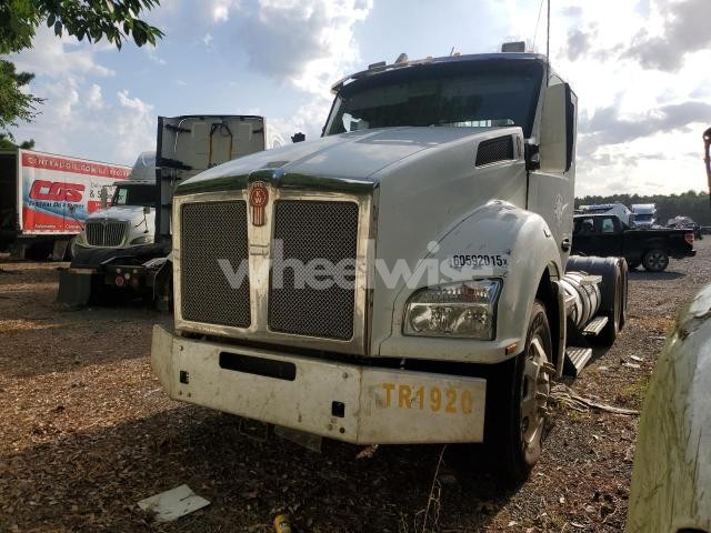 Photo 3 of 2016 KENWORTH T880 SEMI TRUCK (VIN 1XKZD49X6GJ481920)
