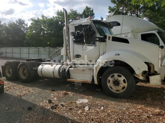Photo 4 of 2016 KENWORTH T880 SEMI TRUCK (VIN 1XKZD49X6GJ481920)