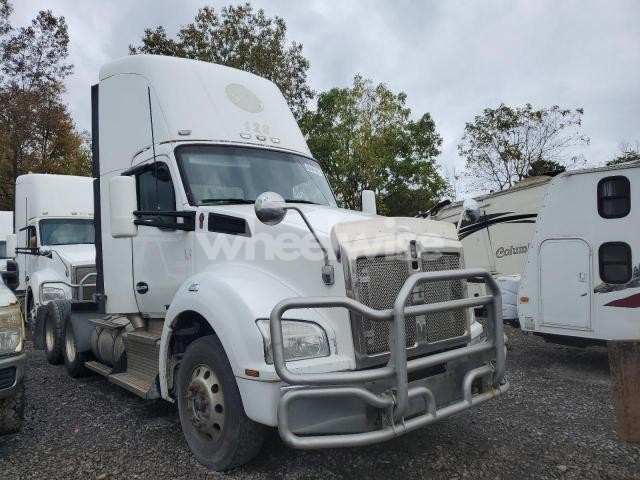 Photo 10 of 2015 KENWORTH T880 SEMI TRUCK (VIN 1XKZD49XXFJ423209)