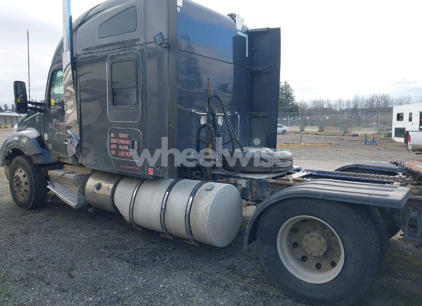 Photo 17 of 2020 Kenworth T880 N/A (VIN 1XKZD49XXLJ377926)